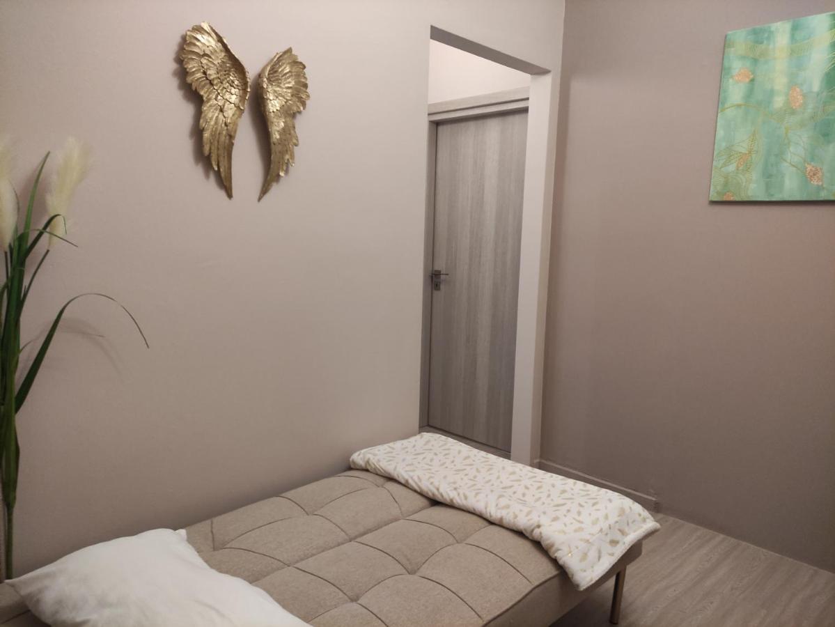 Love Truth Life Apartment Piraeus Exterior photo